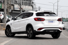 陆风总算放弃极光，又开始仿奔驰GLA，1.5T引擎却不足8万