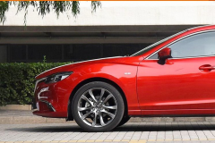 马自达终于激活它了，超控性媲美宝马3系，油耗6升售价地道