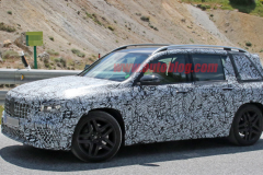 奔驰AMG GLB45谍照曝光，这造型怎么看都不像是个性能车...