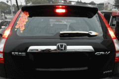 为什么三厢车上几乎看不到后雨刷？天天开车的你肯定也不知道！