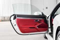 保时捷终于良心了，全新超跑总算降到白菜价，油耗才7.2升