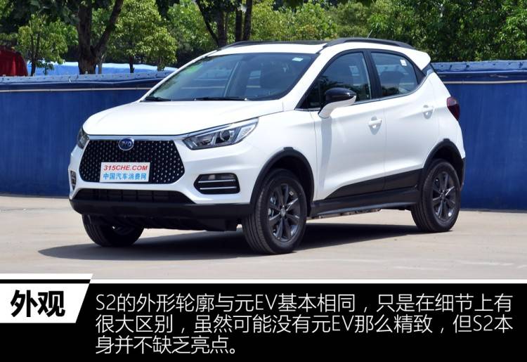 这款小SUV不简单，双液晶大屏+全景天窗，还不受国五/国六影响