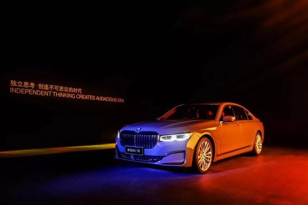 我更希望将“调侃”奔驰老大广告中的那台车换成它