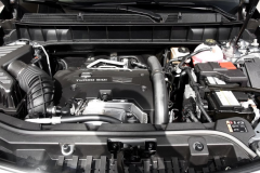 凯迪拉克可是低头了，XT5下探10万匹敌奥迪Q5，混动版油耗才6升