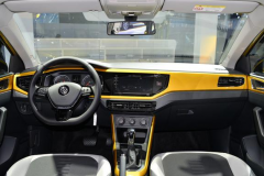 大众向飞度下手了，加长版Polo终于亮相，动力媲美高尔夫