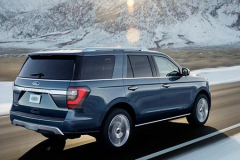 普拉多强遇对手，福特全尺寸SUV终于来了，车长5.6米爆发365马力
