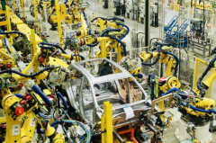 上汽乘用车郑州生产基地第30万辆暨荣威i5第10万辆整车下线