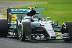 F1赛车没安全气囊，车手不怕死亡吗？其实F1保护装置胜10倍气囊