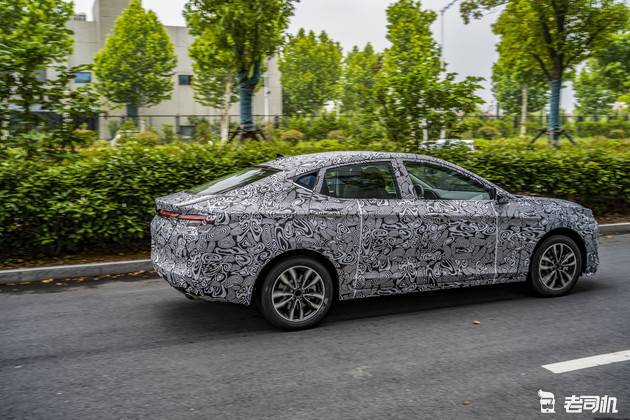 溜背式外观设计+富有质感的内饰 江淮新车谍照曝光