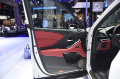 不能小看这台SUV，售价比宝马X5还亲民，5升油耗匹敌奔驰GLC