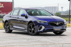 终于没白等，君威终于升级了，性能叫板宝马3系，扭矩狂飙350