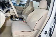 公认的亲民越野王，与普拉多平起平坐，压榨394扭矩却不入华