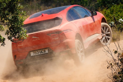 捷豹终于出手了，首款电动SUV破百4.8秒，售价比预期要好