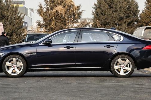 一降就是8万5，比E级5系气派，为何销量始终不过千！