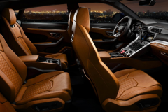 堪称最快的跑车SUV，3.6秒破百库里南都不及它，售价比日本贵几万