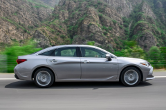 丰田就是不一样，新车扭矩压榨250牛米，油耗4升碾压凯美瑞