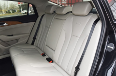 堪称最强国产车，尾标比大众字母标还霸气，油耗7升售价亲民