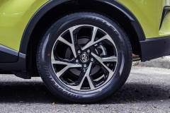 丰田终于瞄向90后，全新SUV颜值激进动感，售价让缤智歇菜