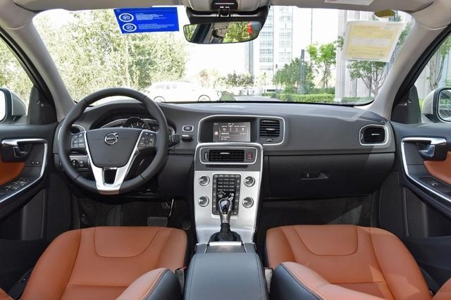 24.98万起这款豪华B级车新款上市，降价5万 为何仍没有诚意？