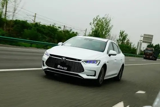 比亚迪秦pro 微测评 6速双离合有点过时但却是调教最好的