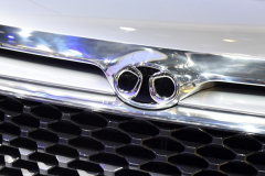 北汽终于发威了，总算发布全新SUV，中控屏比奔驰S级更长