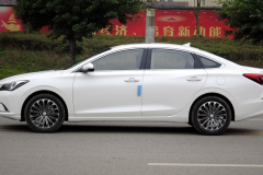 相当亲民的国民家轿王，月薪3千也开得起，车长4710毫米