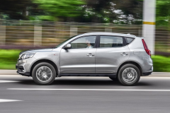 国产SUV又升级了，新增208项配置还下降1万，配1.8L引擎