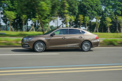 失败的豪车，车长5米配冰箱，如今下探至13万，百公里油耗7升