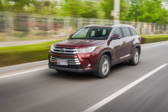 丰田终于良心了，汉兰达被迫下探5000元，性能配2.0T+8AT