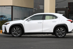 全新SUV总算来了，26万堪称撩妹专车，车长4496mm配四缸机