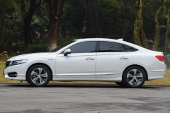 性能不输奥迪的B级车，2.4L引擎才5升油耗，15万碾压雅阁