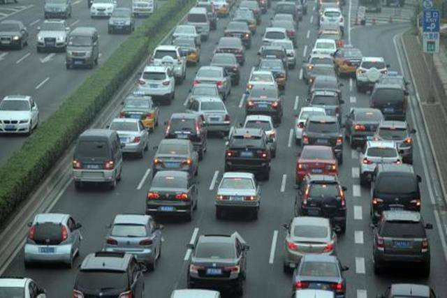 汽车正常使用可以开多少年？是不是只要不坏就可以一直开着？