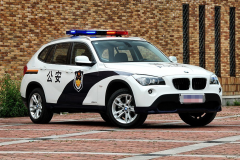 宝马最帅气的SUV，21万的警车很惹眼，2.0T+350扭矩