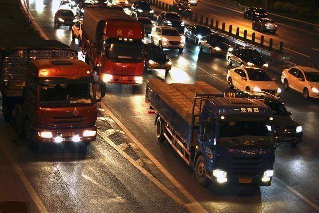 夜晚高速公路畅通无阻为什么却没人愿意走