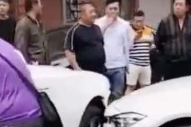 上午撞宾利，下午撞劳斯莱斯，有钱人的快乐你想象不了