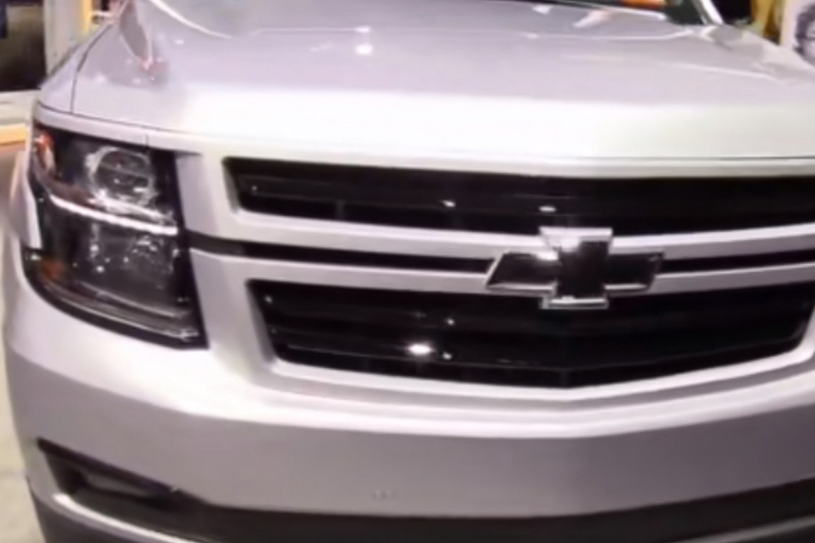 19款雪佛兰Tahoe到店实拍 车长5.2米真正的硬派越野 放弃陆巡