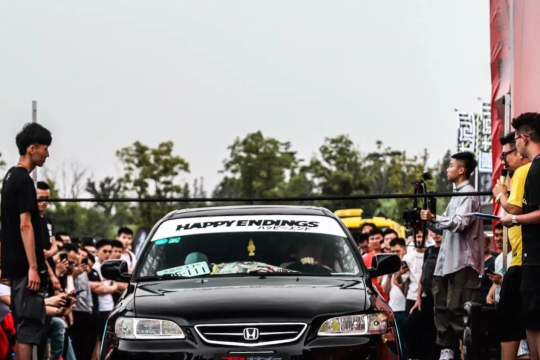 暴走风改装的本田雅阁CG5，排气朝天真不怕进水吗？