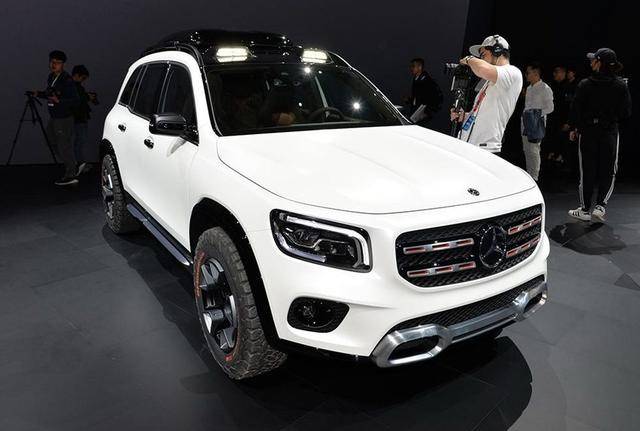 奔驰新车，或是旗下最便宜7座SUV，车头带排气？