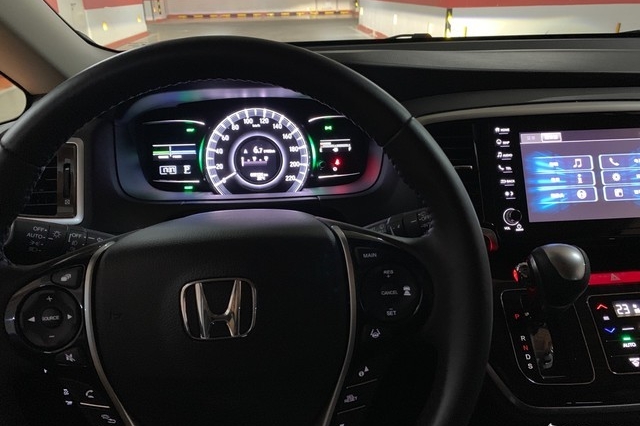 新的奥德赛混动试驾车到了，刚试了一下，之前饱受诟病的悬架硬+噪音大的问题，有了改进，真不容易。