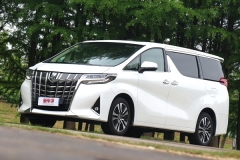 丰田埃尔法首试：MPV里面的“东方不败”