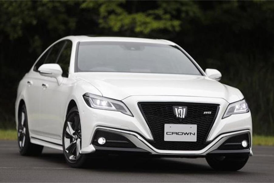 全新丰田皇冠2.0T+8AT，外观更时尚，多种动力搭配