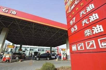 “两桶油”和私营加油站谁跑得远？