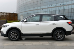 板砖破气功！细数东风AX7硬派SUV的软实力