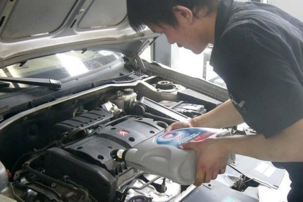 汽车防冻液多久更换一次才合适？