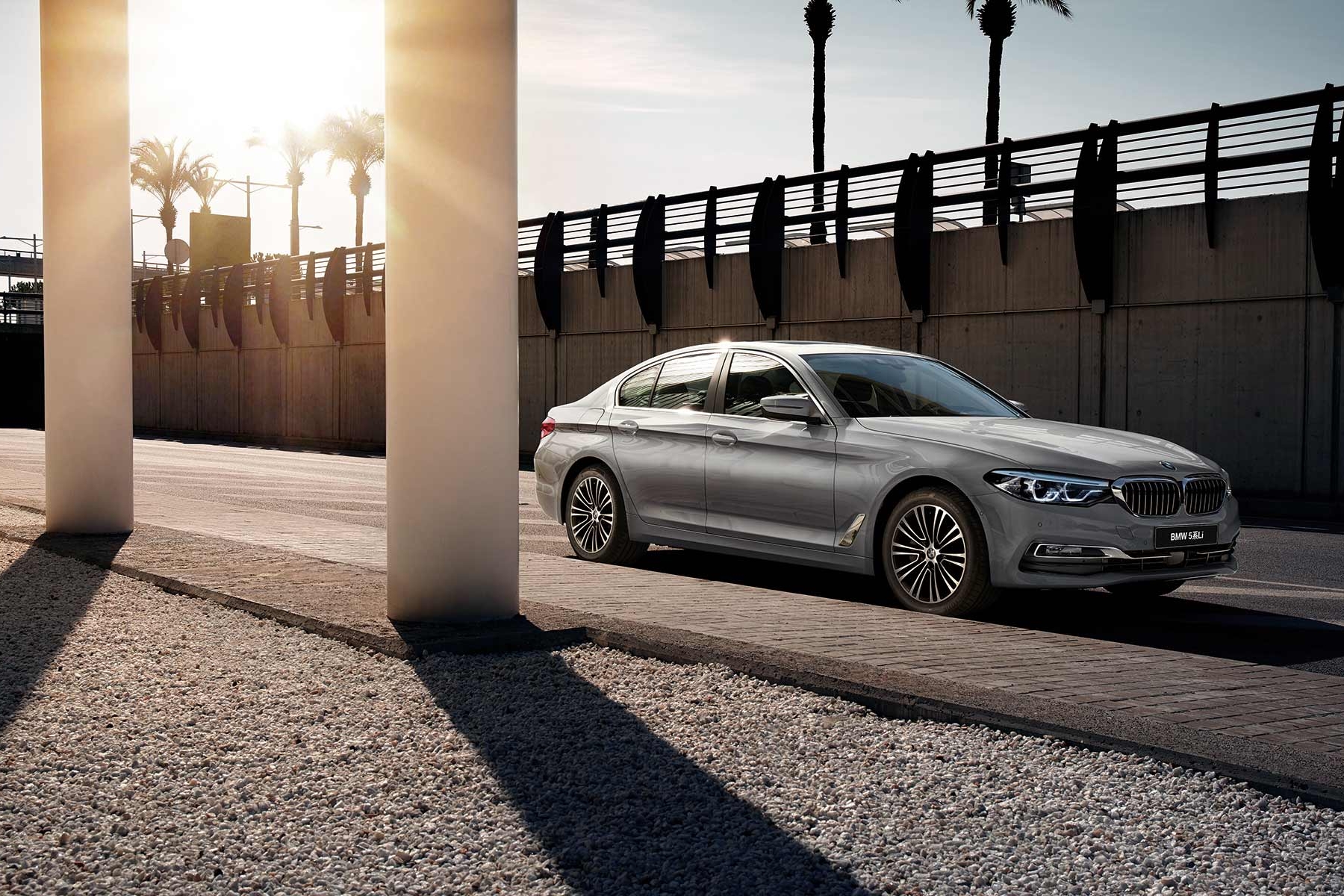 宝马终于解气了，5月在华销量激增33%，5系领跑豪华C级市场