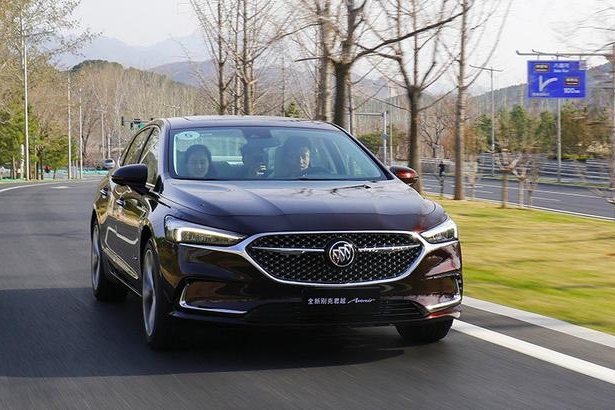 不一定选奥迪A4L，这车长超5米，内饰考究，24万照样商用