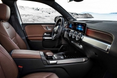 奔驰全新SUV登场，长4634mm，2.0T+8速双离合，7秒破百，7座可选