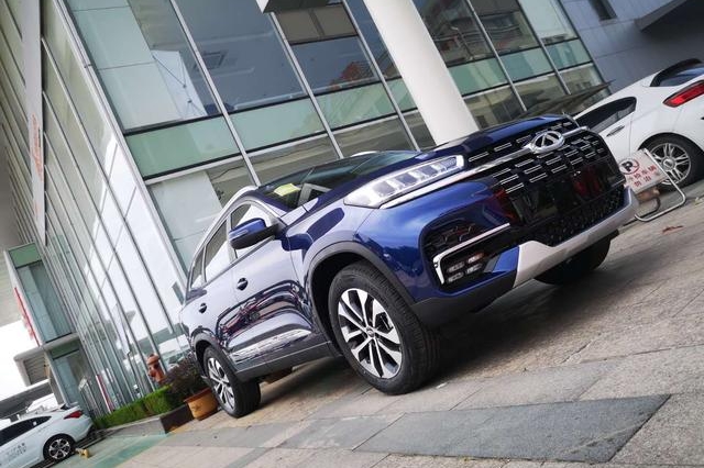 内饰大气，空间充裕，全新一代瑞虎8的1.5T手动挡车型到店实拍