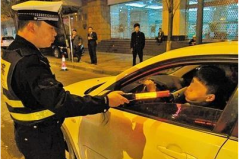 酒后睡在车上算酒驾吗？交警的答复让我不敢喝酒了