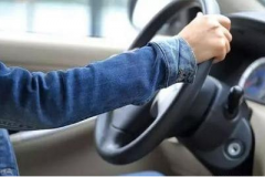 车都开废了，才发现方向盘的小窍门，非常尴尬